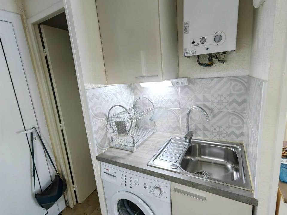 Joli T2 cabine pour 4 pers, jardin, à 900m de la mer - FR-1-607-221 Cabin in Agde