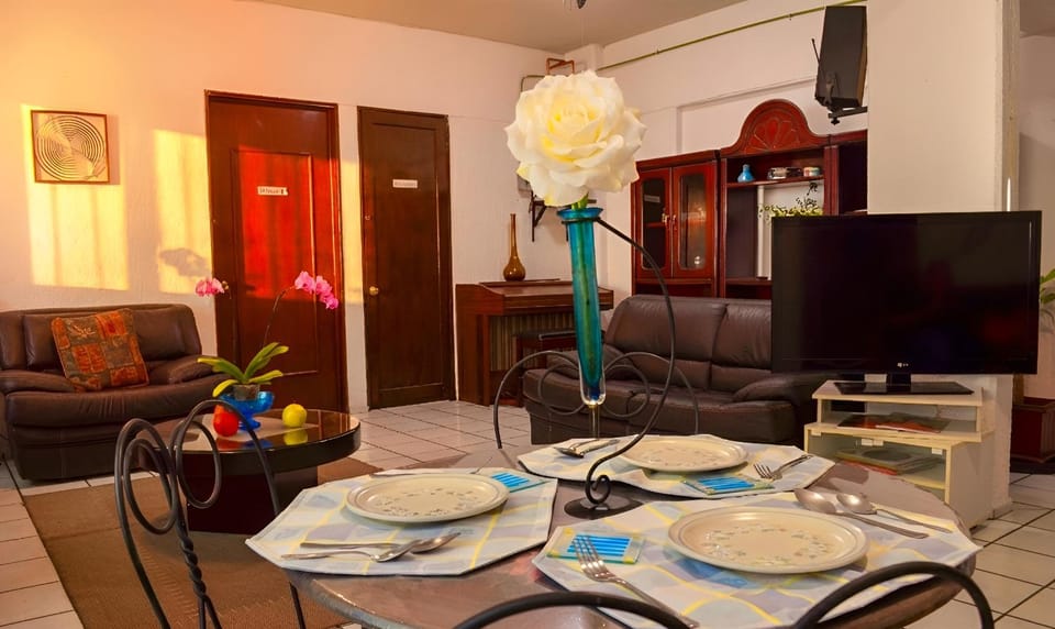 Great location Groundfloor near Calzada Apartment in Leon