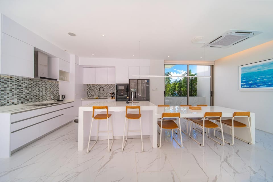 Restaurant/places to eat, Kitchen or kitchenette, Dining area