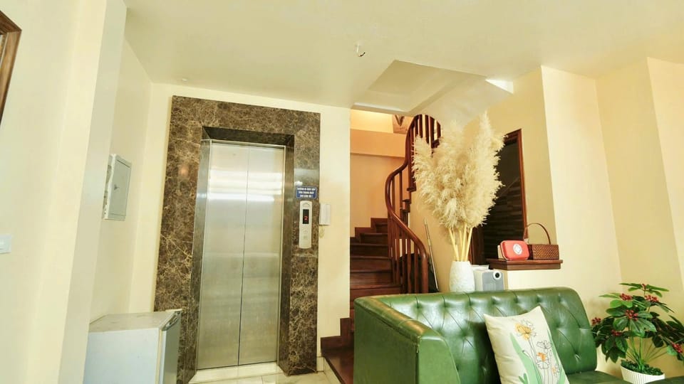 Living room, elevator