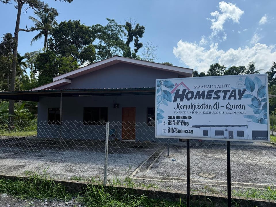 Homestay Maahad Tahfiz Kemukjizatan Al-Quran House in Perak
