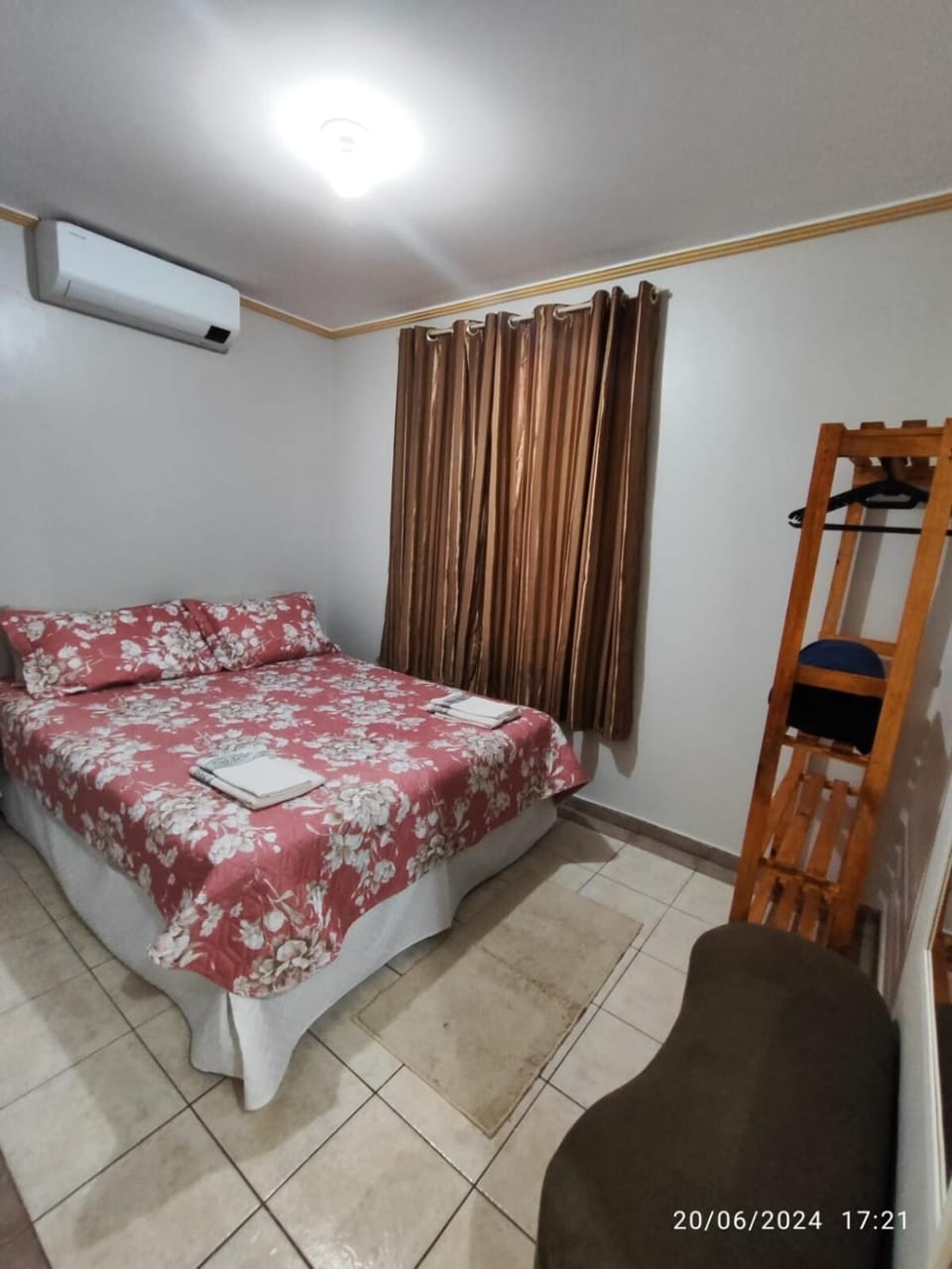 Bed, Photo of the whole room, Bedroom, air conditioner