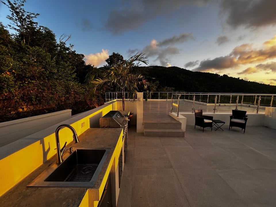 BBQ facilities, Balcony/Terrace, Mountain view, Sunset
