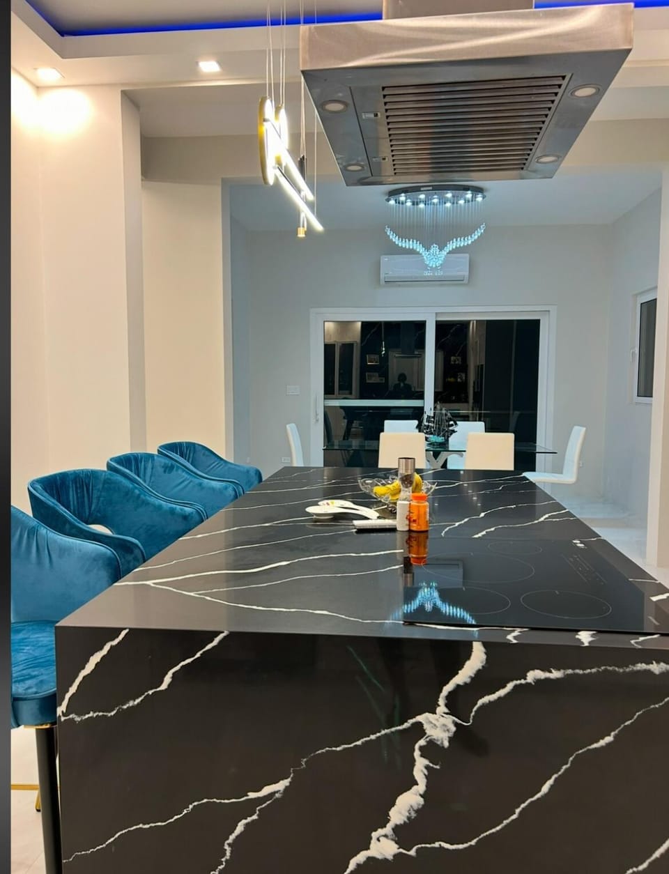 Dining area, kitchen