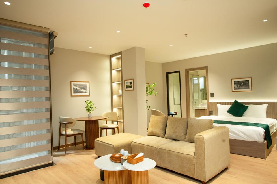 Bed, Living room, Photo of the whole room, Seating area, Bedroom