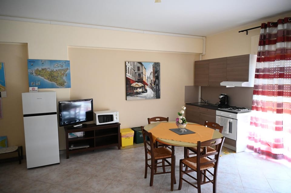 Communal lounge/ TV room, Communal kitchen, kitchen