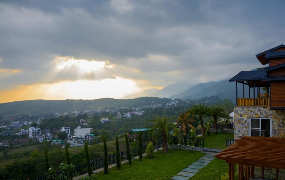 Property building, Nearby landmark, Spring, Day, Natural landscape, Mountain view, Sunrise, Sunset