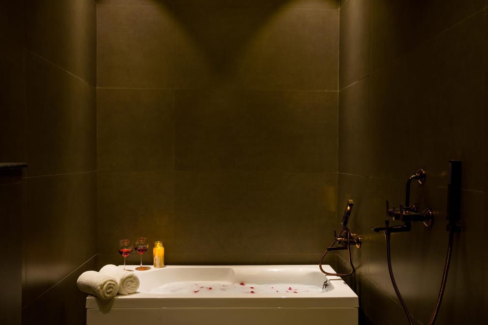 Massage, Spa and wellness centre/facilities