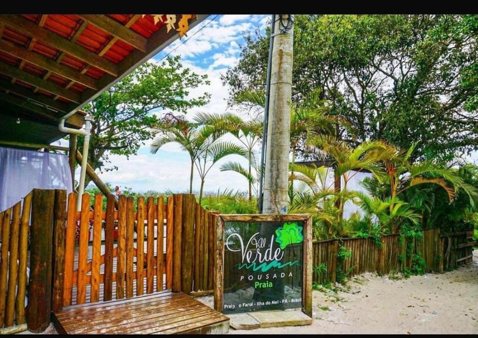 Pousada Villa Verde - Frente para a Praia do Farol Inn in State of Paraná
