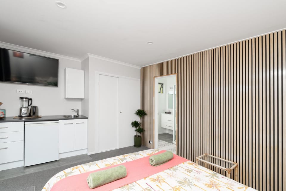 Kitchen or kitchenette, Bedroom