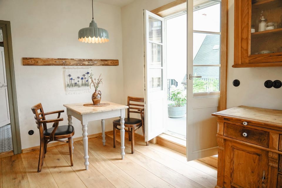 Dining area, Food