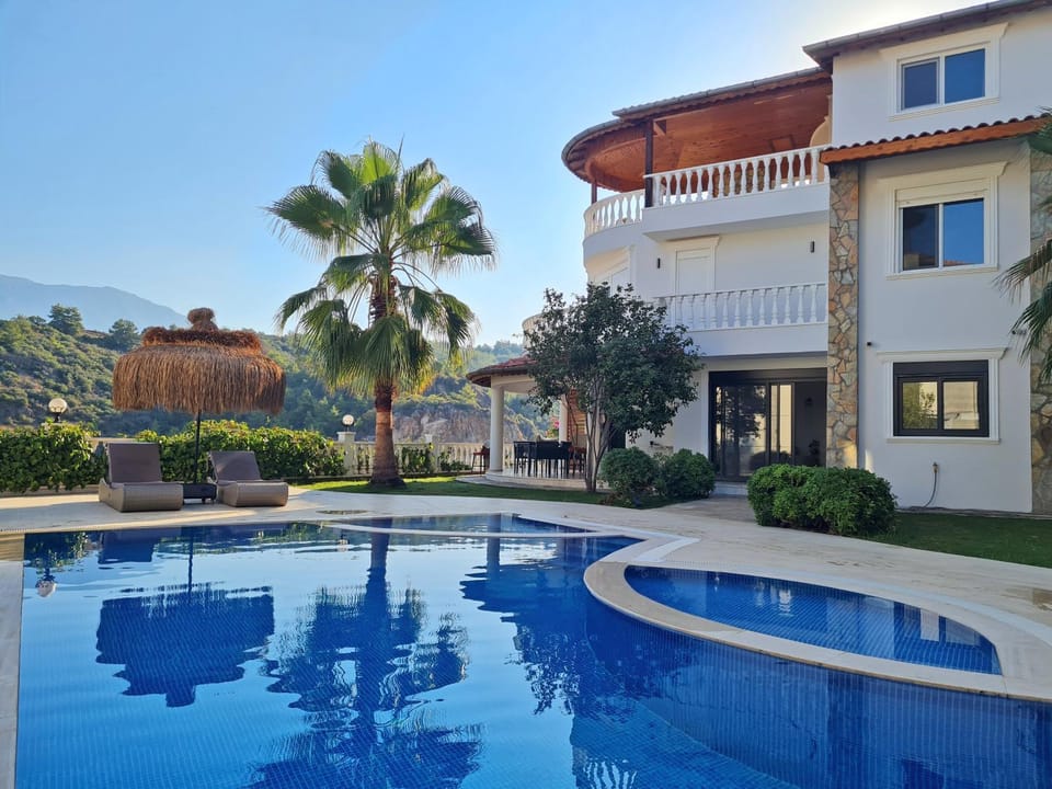 Property building, Garden view, Pool view, Swimming pool