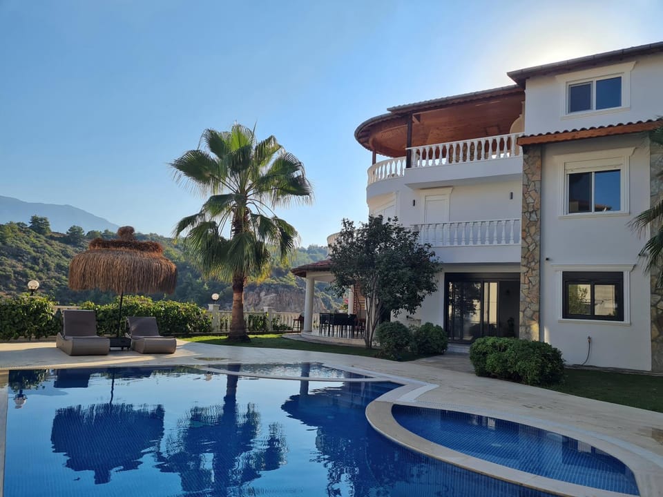 Property building, Natural landscape, Pool view, Swimming pool, sunbed