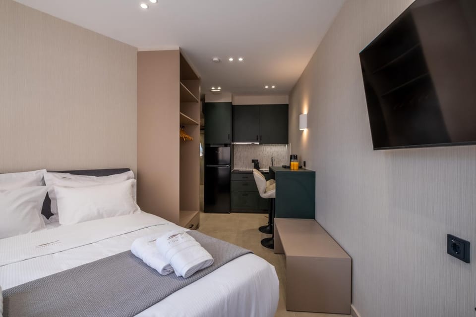 Bed, TV and multimedia, Kitchen or kitchenette, Photo of the whole room, towels