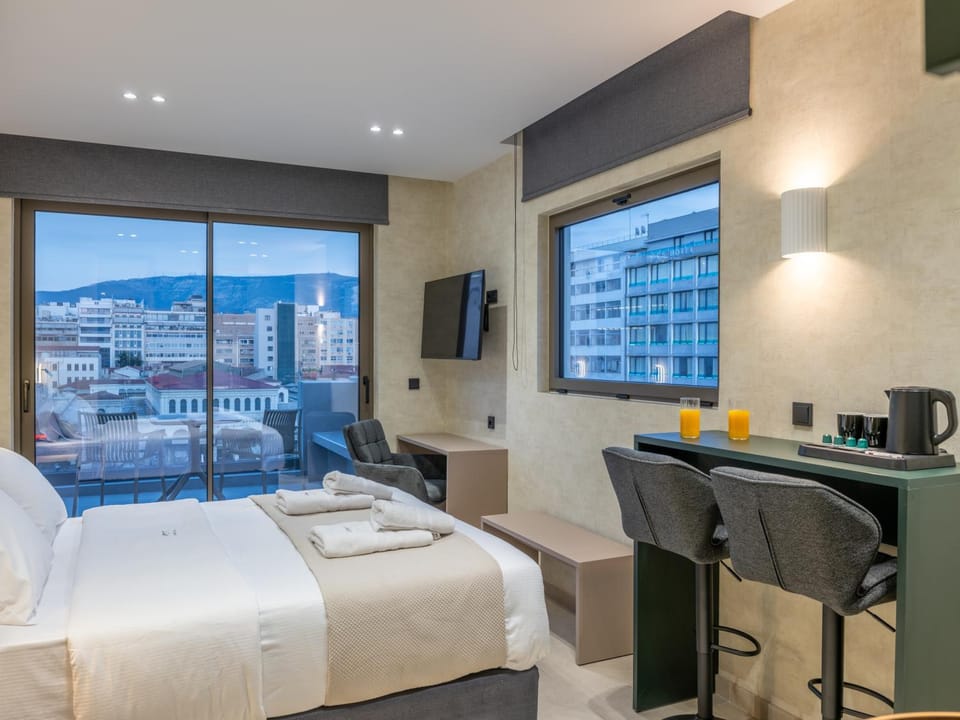 Bed, TV and multimedia, Coffee/tea facilities, Kitchen or kitchenette, Photo of the whole room, Bedroom, towels