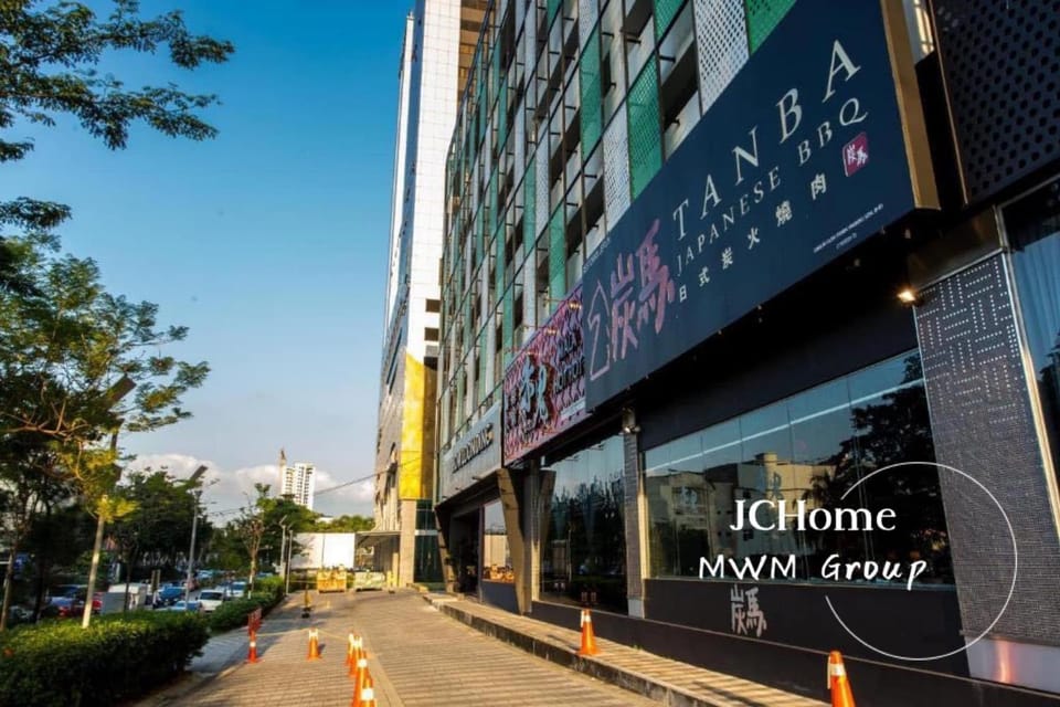 Property building, Restaurant/places to eat, Location