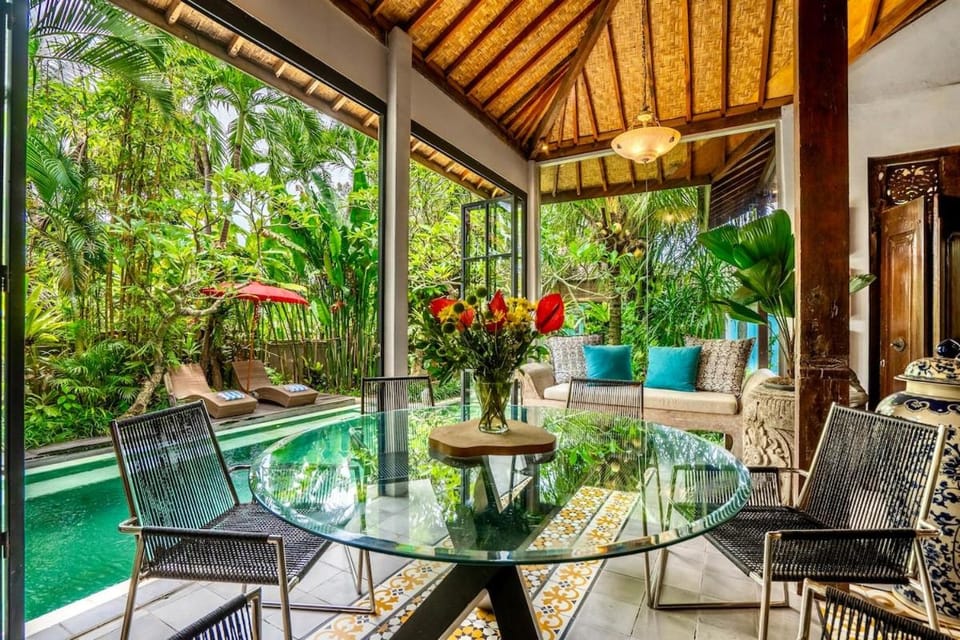 Dining area, Garden view, Pool view