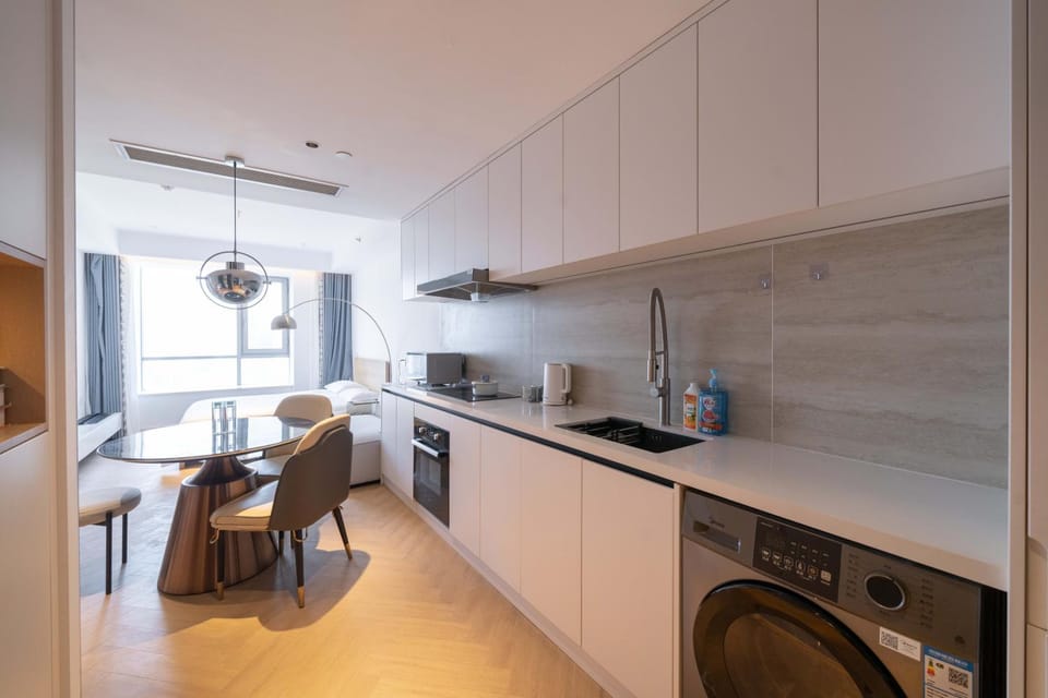 Dining area, oven, stove, washing machine