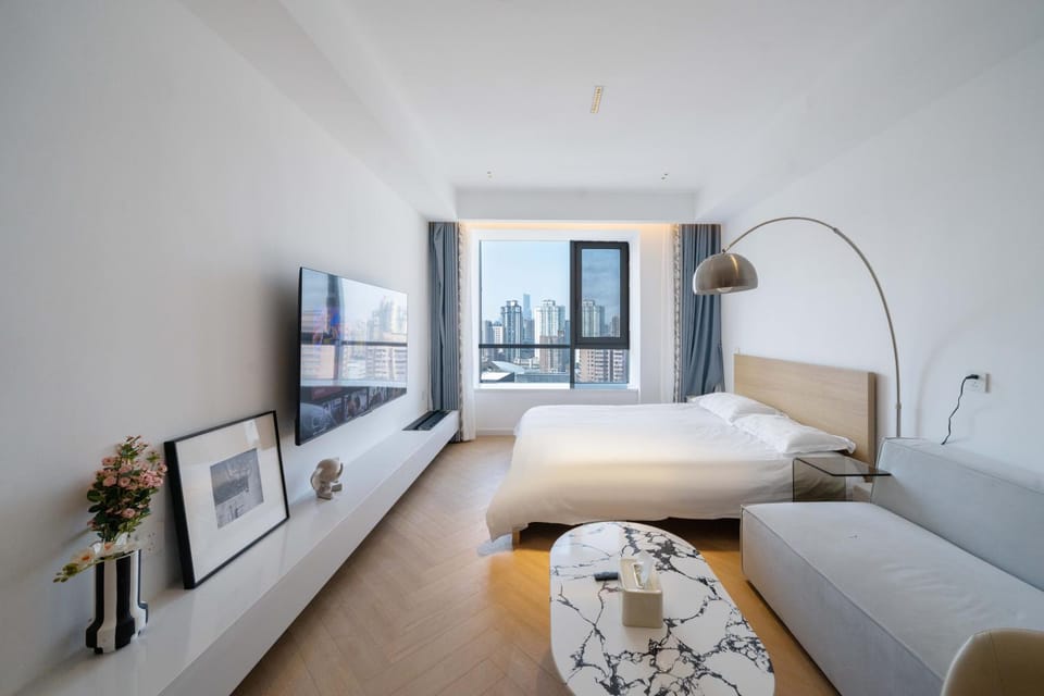 Communal lounge/ TV room, Bed, Seating area