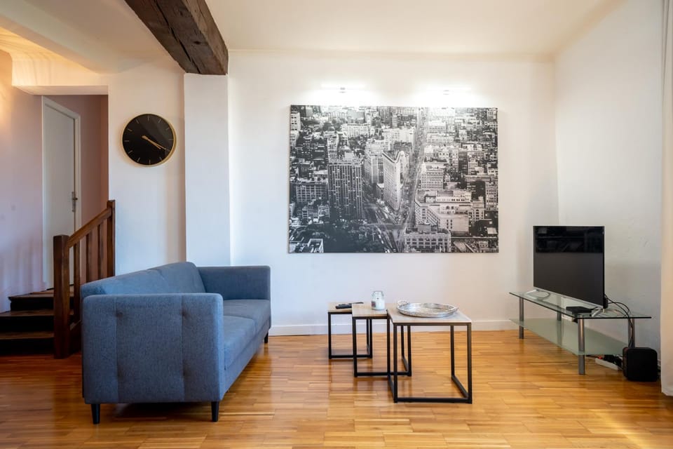 TV and multimedia, Living room, Seating area