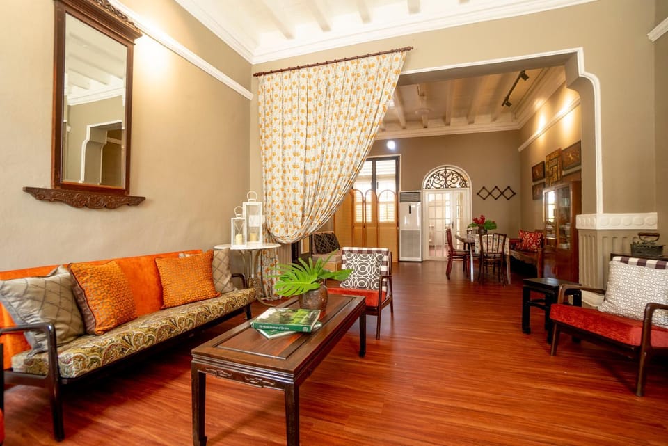 Living room, Seating area