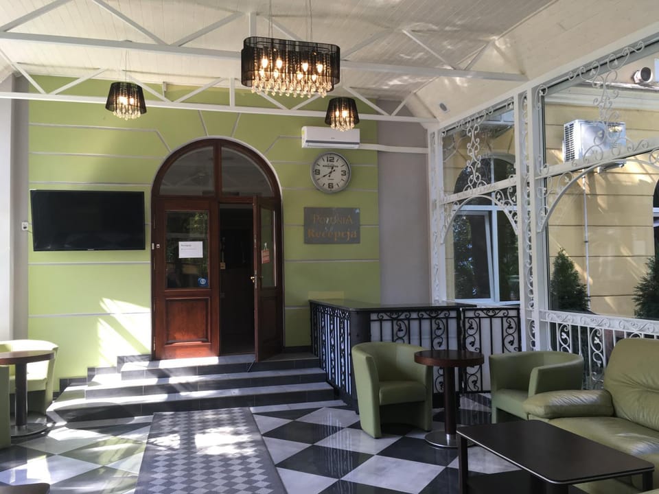 Facade/entrance