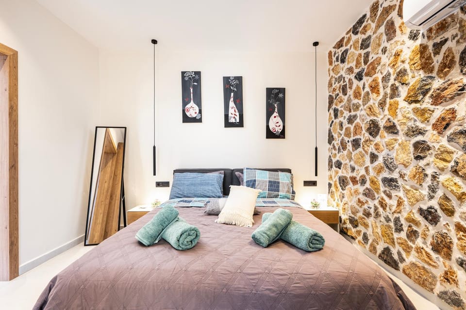 Horse Farm House - 5 Min to the Beach Apartment in Marmari