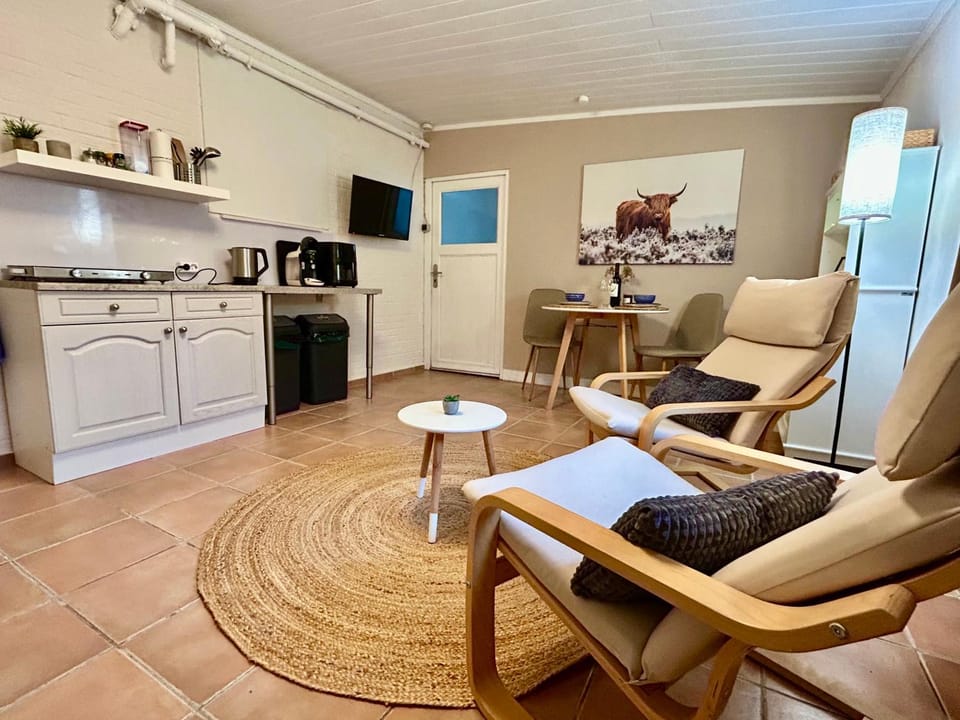 TV and multimedia, Coffee/tea facilities, Kitchen or kitchenette, Living room, Seating area, Dining area, heating, internet, pet friendly, stove