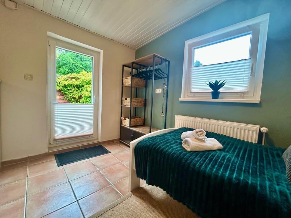 Bed, Photo of the whole room, Bedroom, heating, internet, towels, wardrobe