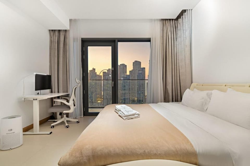 Panoramic Marina 1BR City Skyline Views with Balcony, Pool & Gym Access Apartment in Dubai
