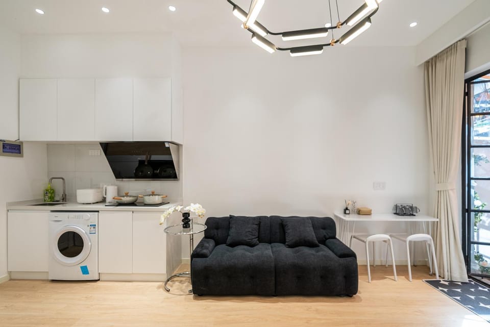 Kitchen or kitchenette, Living room, Seating area, stove, washing machine, dryer