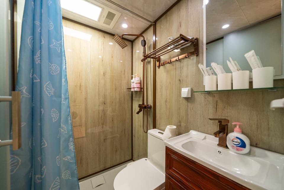 Shower, Bathroom, towels