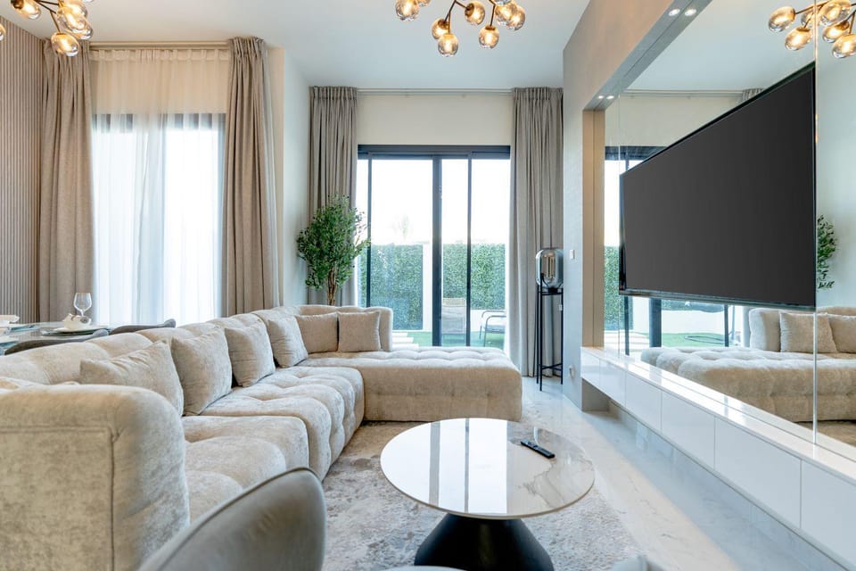 Nasma Luxury Stays - Opulent family escape in coastal community Villa in Ras al Khaimah