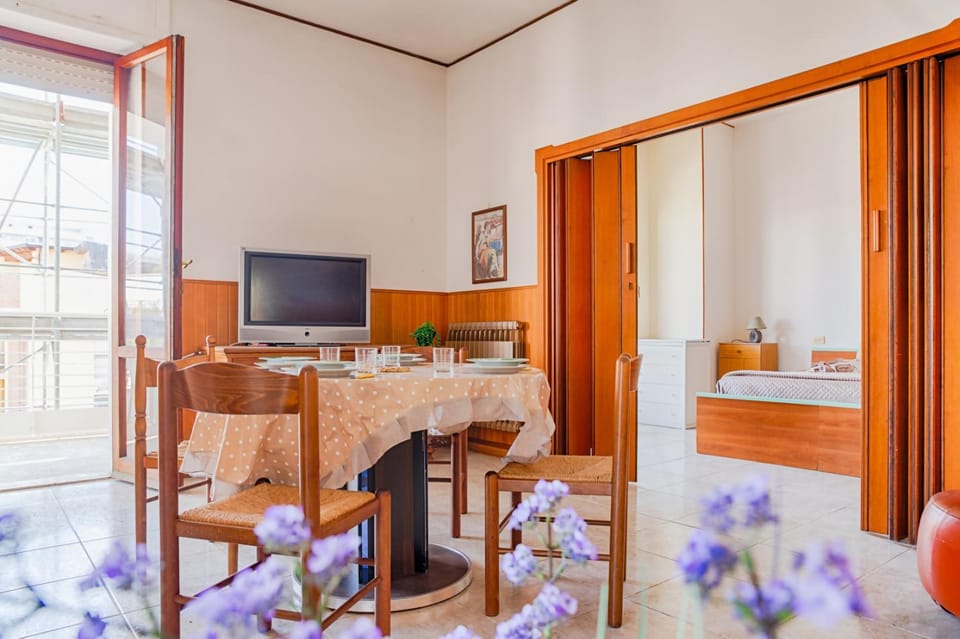 TV and multimedia, Dining area