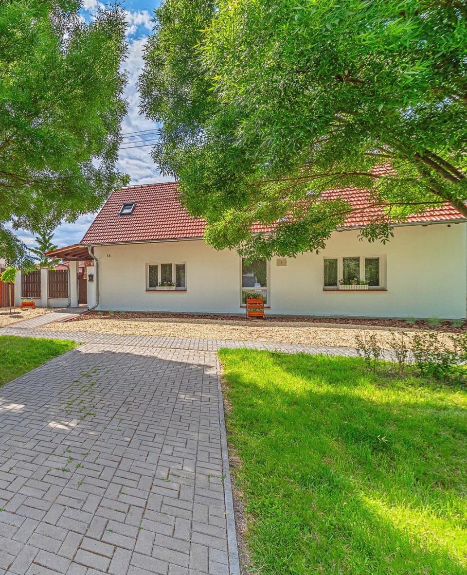 Property building, Neighbourhood, Street view