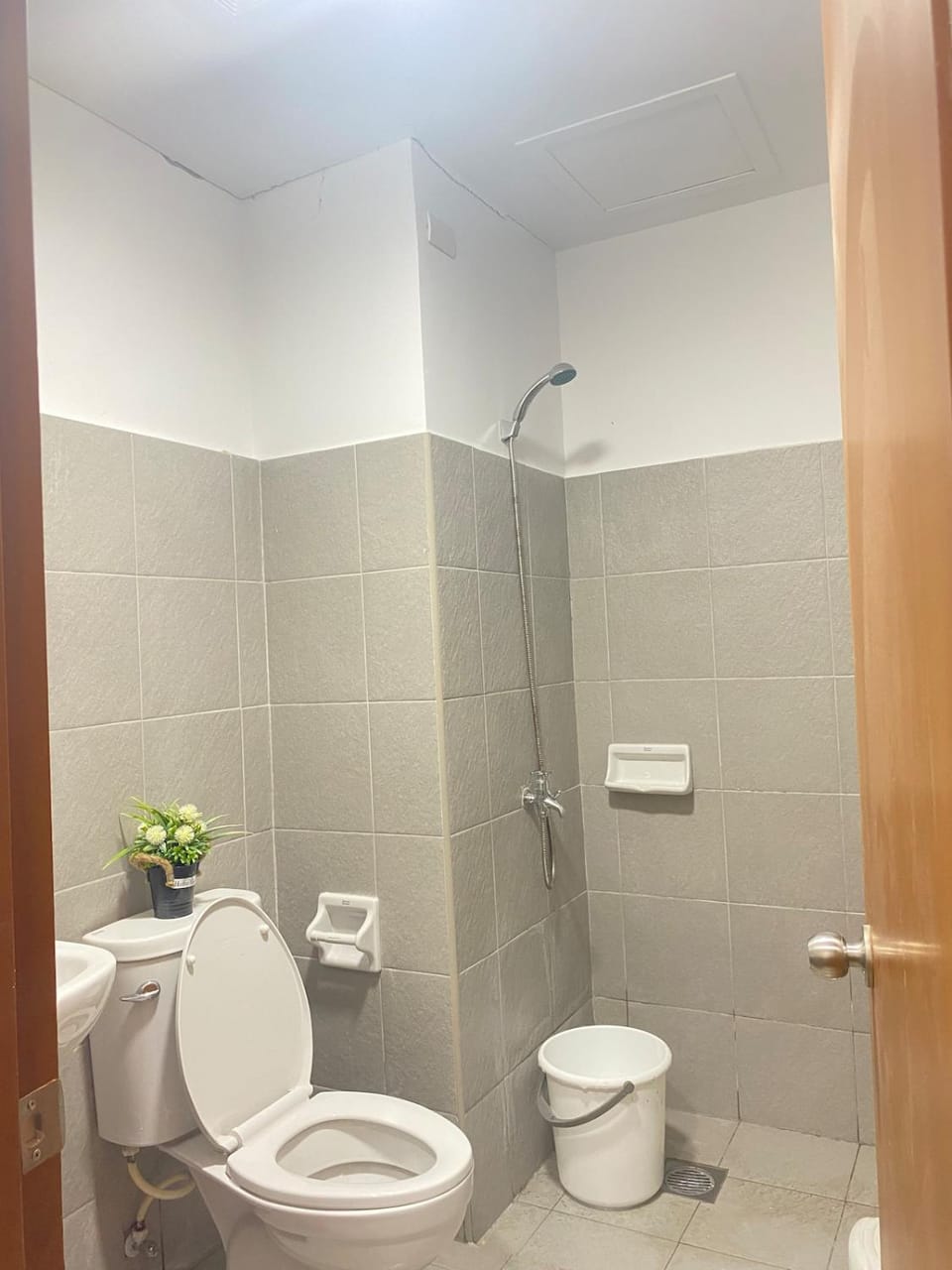 Shower, Toilet, Bathroom, bidet, towels