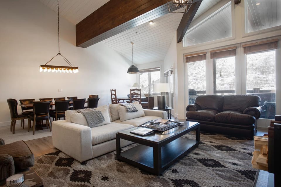 Trail's End Lodge At Deer Valley Resort - Three Bedroom Residence With Den And Spa #303 Apartment in Park City