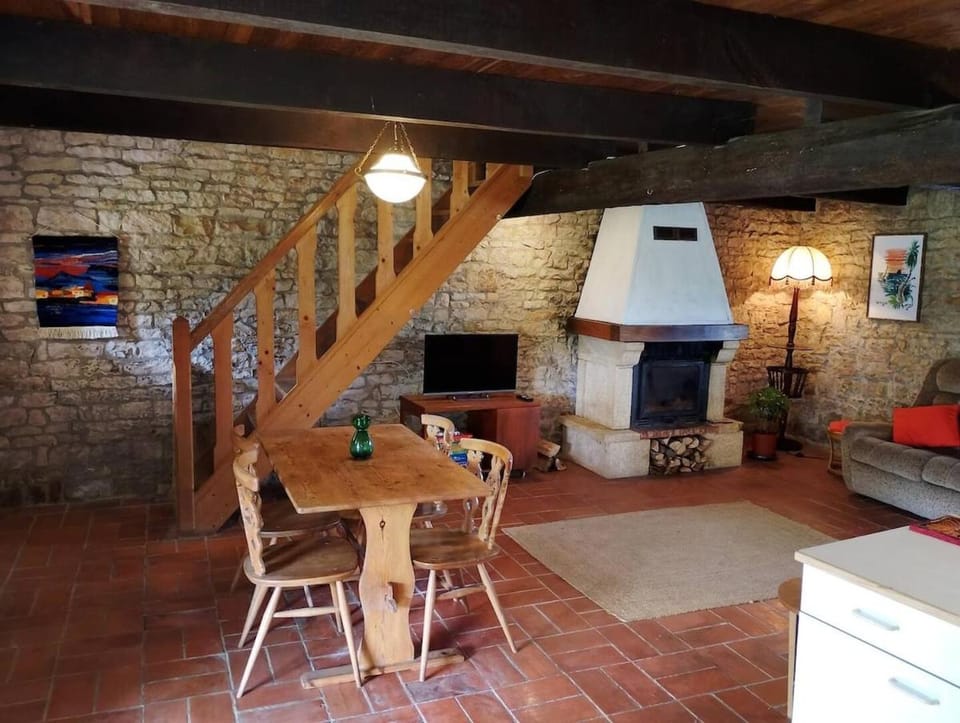 The Cowshed Apartment in Nouvelle-Aquitaine