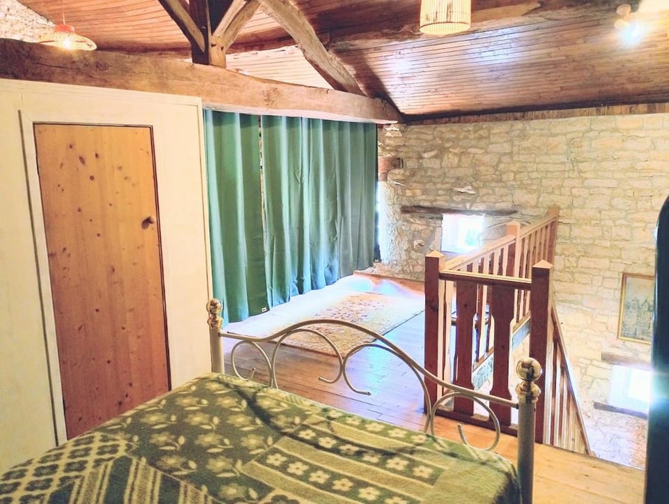 The Cowshed Apartment in Nouvelle-Aquitaine