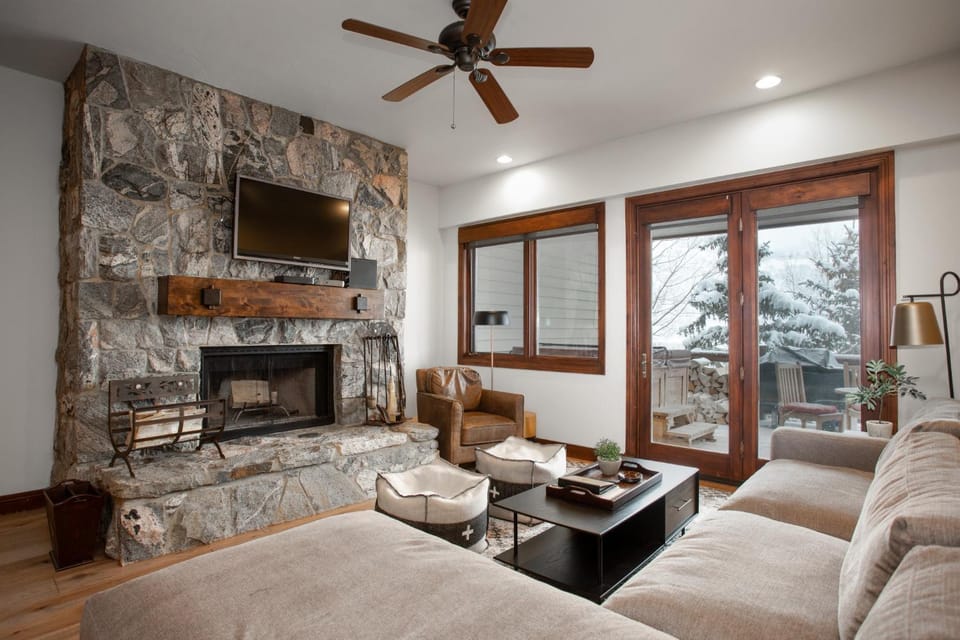 Trail's End Lodge At Deer Valley Resort - Two Bedroom Residence With Spa #403 Apartment in Park City