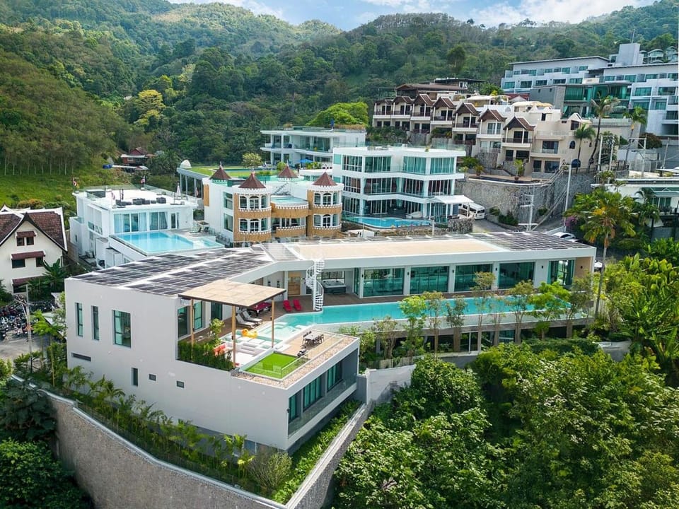 Property building, Bird's eye view, City view, Mountain view, Pool view, Swimming pool