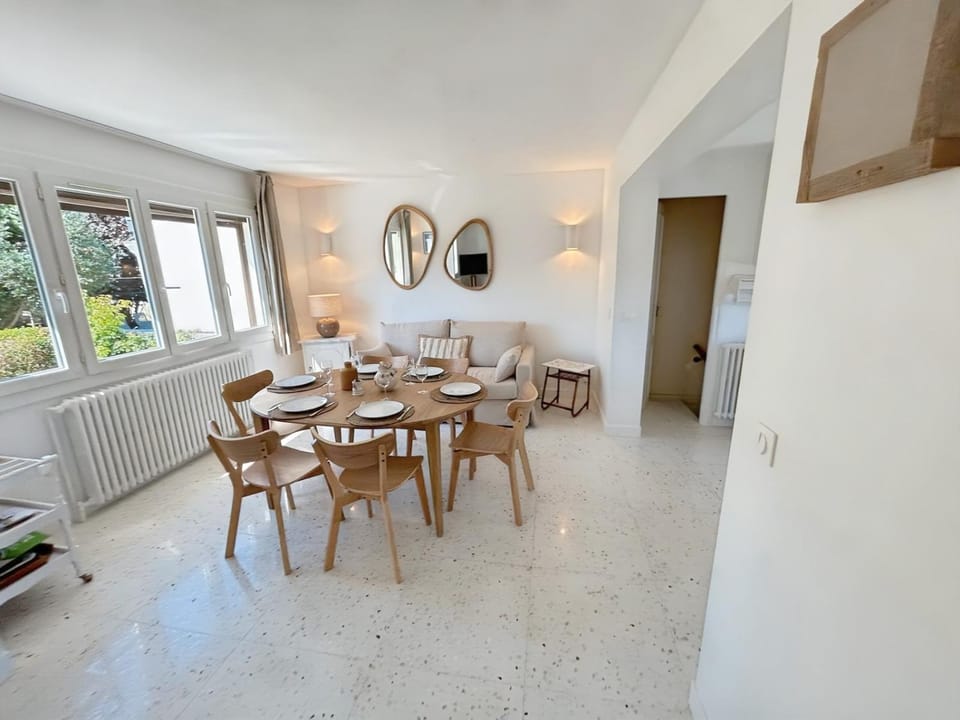 La Maison de Ranville - Entre Caen & la Mer avec jardin et parking gratuit House in Normandy