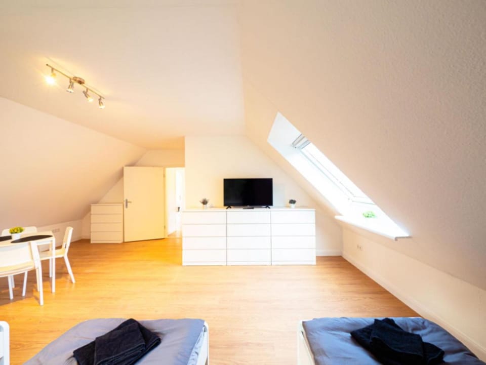 Communal lounge/ TV room, TV and multimedia, Living room, Seating area, Evening entertainment