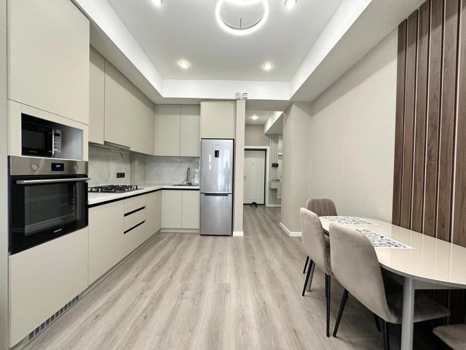 Kitchen or kitchenette, Dining area, oven, stove