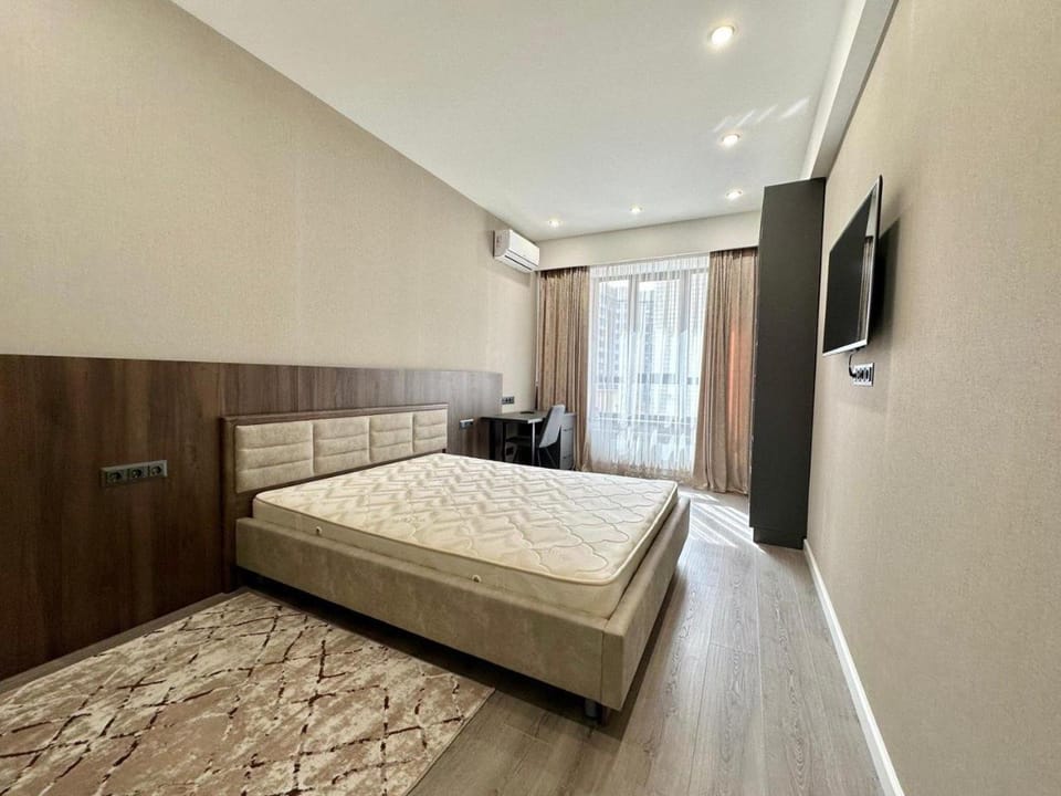 Bed, TV and multimedia, Bedroom