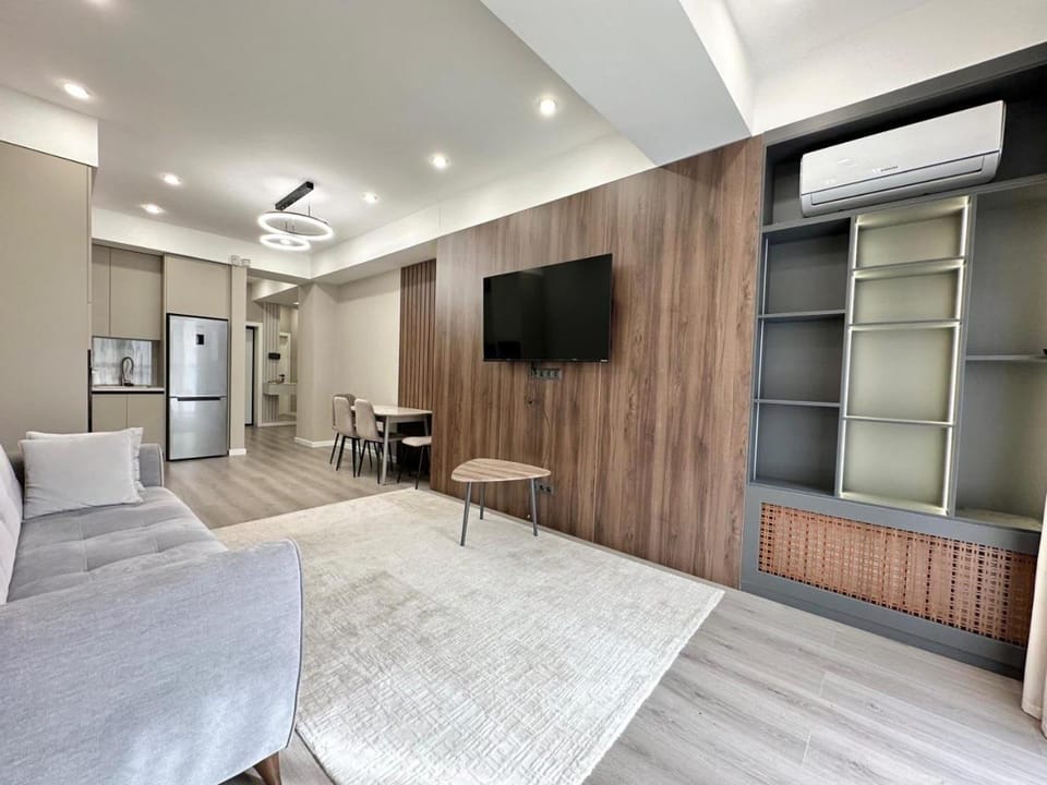 TV and multimedia, Kitchen or kitchenette, Living room, Seating area, air conditioner