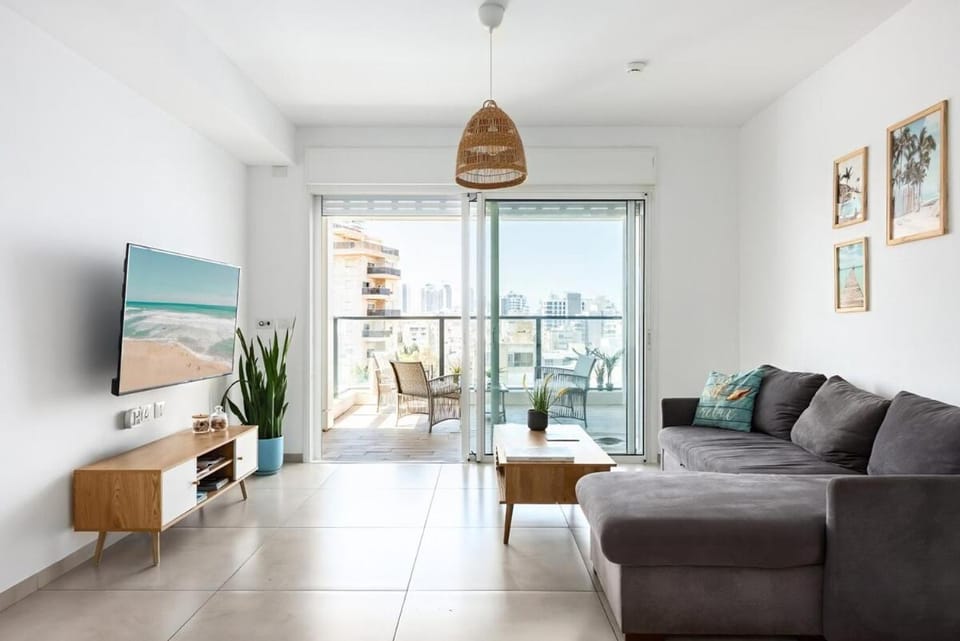 Mamad Sea Breeze Netanya Retreat by SeaNRent Apartment in Netanya
