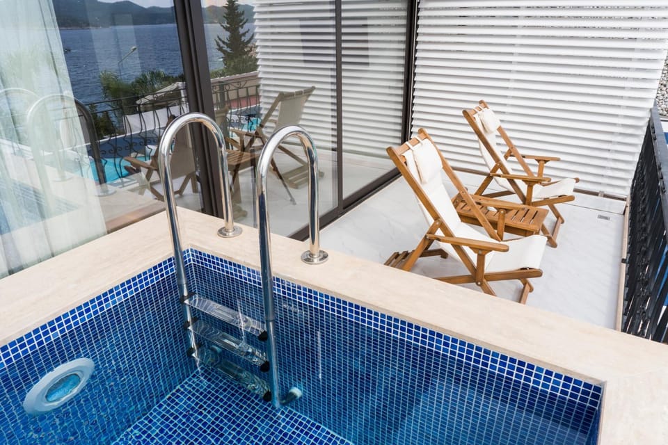 Balcony/Terrace, Pool view, Swimming pool