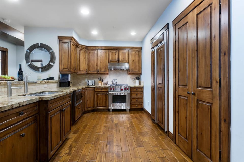 Trail's End Lodge at Deer Valley Resort - Two Bedroom Residence with Den and Spa #202 Apartment in Park City