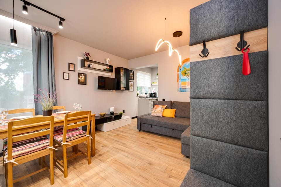 TV and multimedia, Kitchen or kitchenette, Living room, Seating area, Dining area, air conditioner